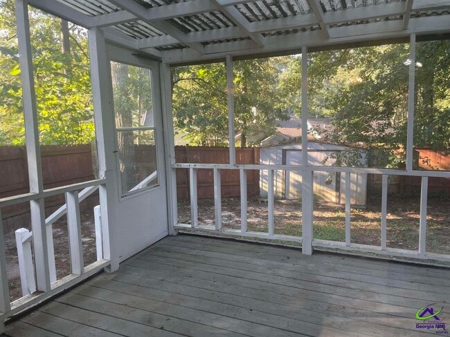 Building Photo - 337 Somerset Dr