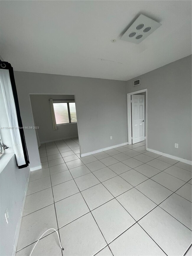 Building Photo - 2420 SW 34th Ave