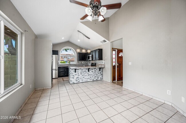 Building Photo - 610 N Rosemont Cir