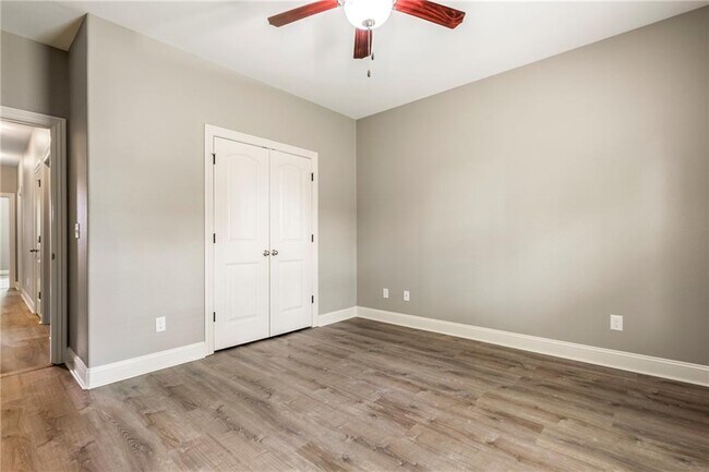 Building Photo - 4403 W Meadow Oaks Dr