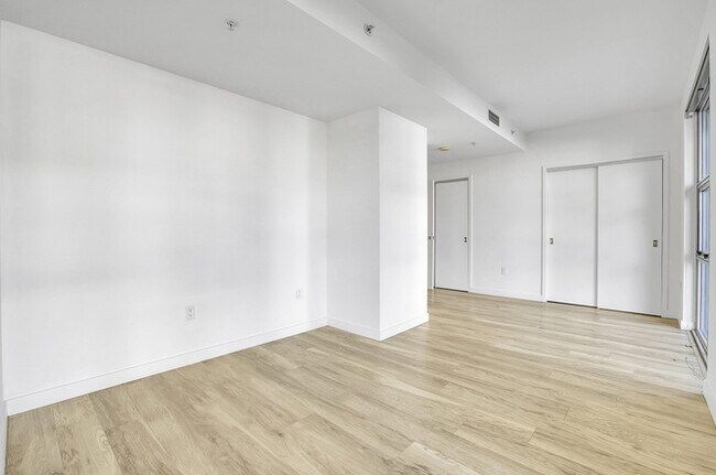 Building Photo - Saint