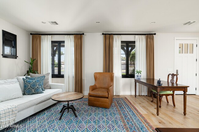 Building Photo - 4901 E Amelia Ave