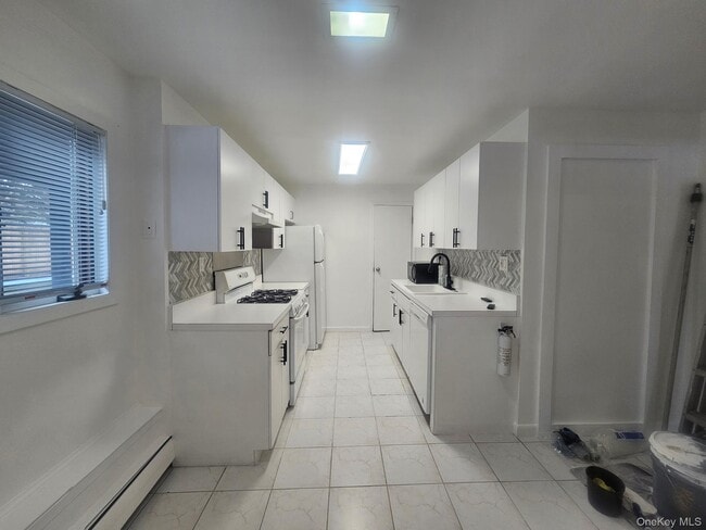 Building Photo - 804 Hampshire Rd