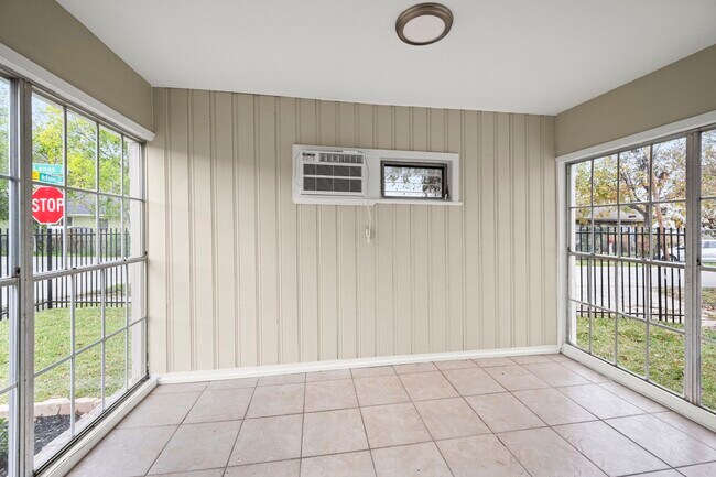 Building Photo - 5001 McKinney St
