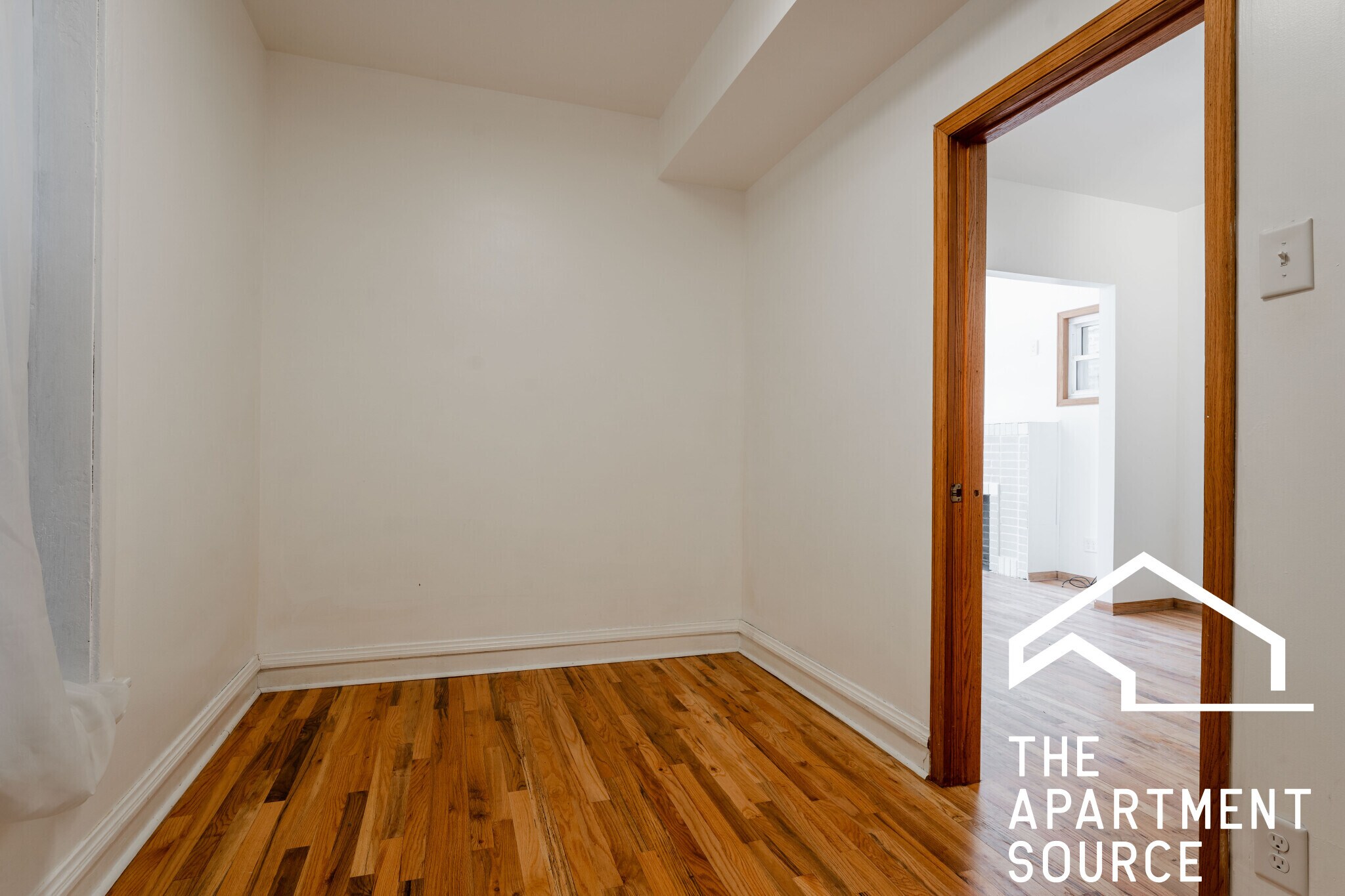 Building Photo - 2110 N Oakley Ave