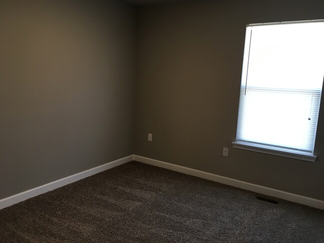 Building Photo - 3 Bed Townhome in Grain Valley
