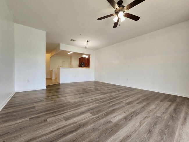 Building Photo - 2-story Spacious Townhome / Gated / Attach...