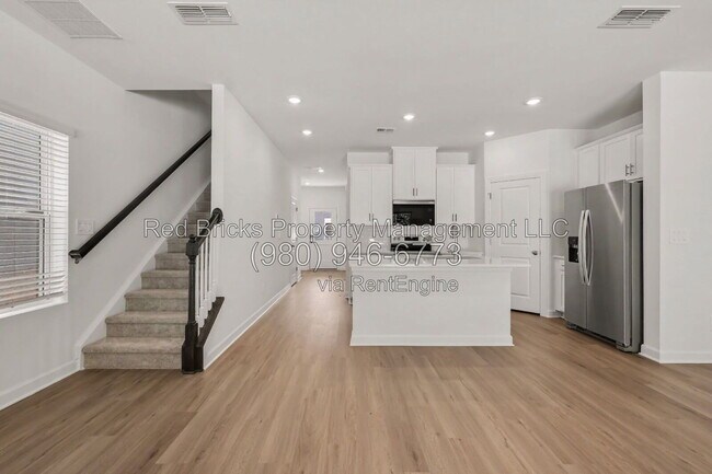 Building Photo - 3125 Ophelia Aly