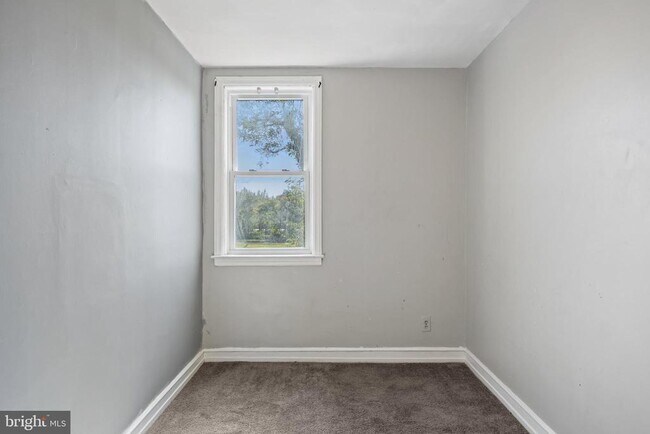 Building Photo - 1130 S Merrimac Rd