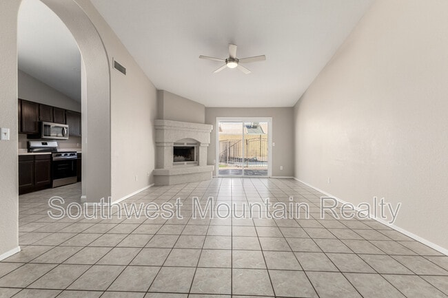 Building Photo - 5526 E Forge Ave