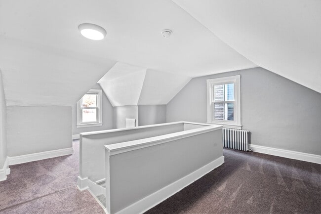 Building Photo - Renovated 3 Bed, 1 Bath Home in Hazelwood - Central AC, Convenient Location - Available Now!