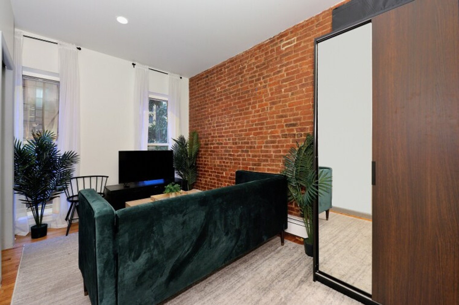 Building Photo - 338 W 36th St.