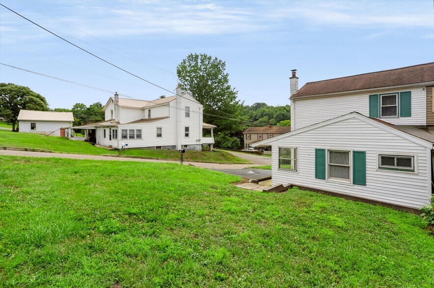 Building Photo - 459 Chamber St