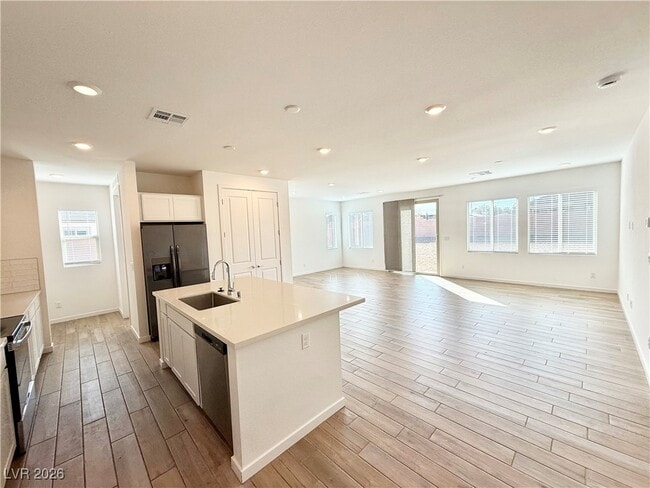 Building Photo - 5407 Splendido Ave