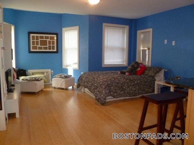 Building Photo - 461 Park Dr