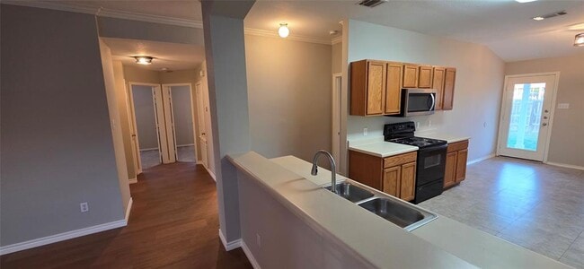 Building Photo - 204 Quail Hollow Dr