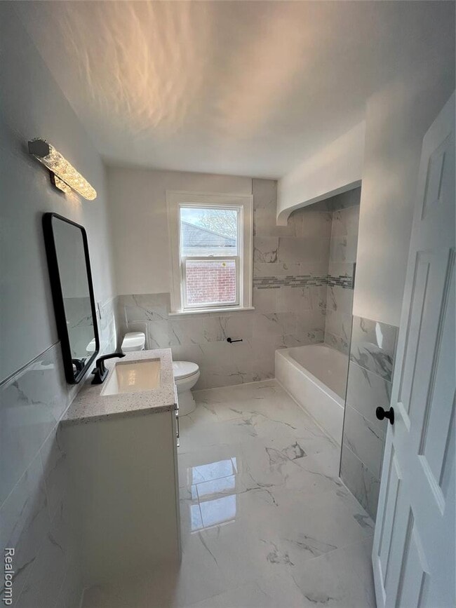 Building Photo - 16157 Linwood St