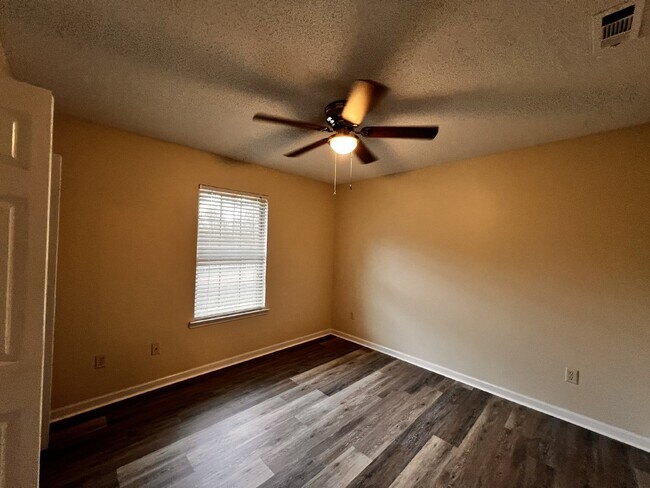 Building Photo - Home for Rent