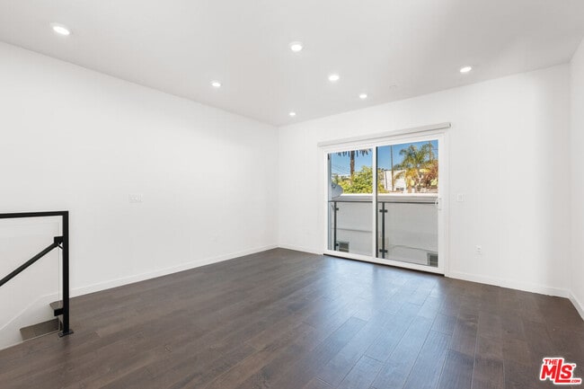 Building Photo - 849 N Alta Vista Blvd