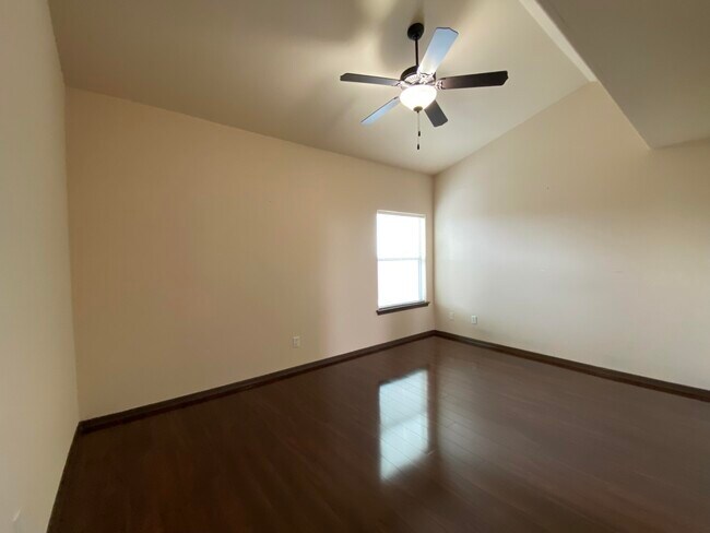 Building Photo - 7700 Oak Landing Drive