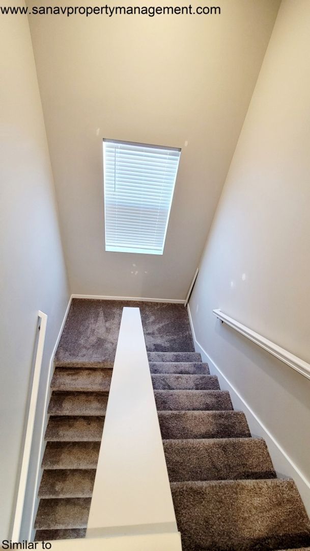 Building Photo - Charming & Spacious Home in Prime Ankeny L...