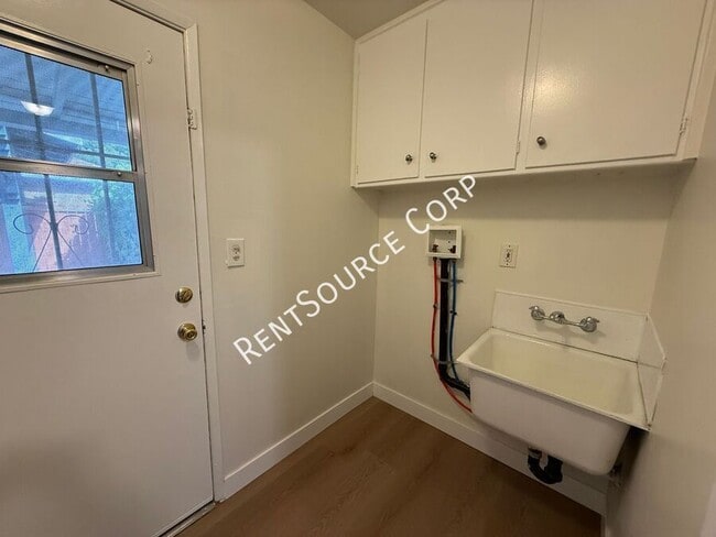 Building Photo - 1149 W Ave H-11