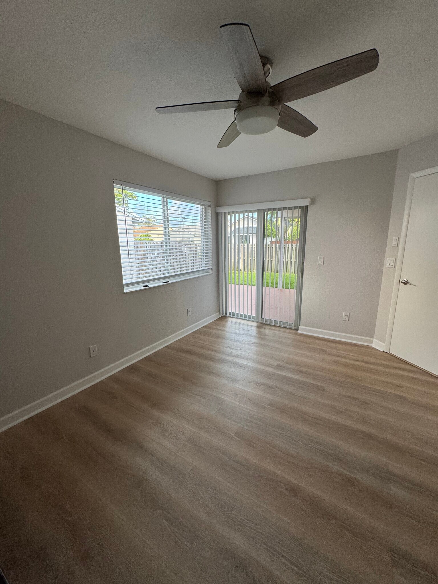Building Photo - 961 SW 112th Ave