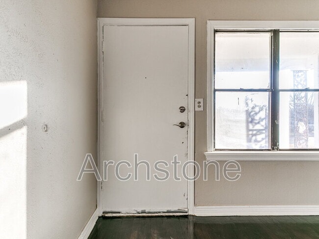 Building Photo - 1001 NW 100th St
