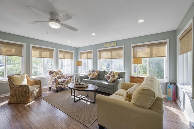 Building Photo - 16 Grasshopper Ln