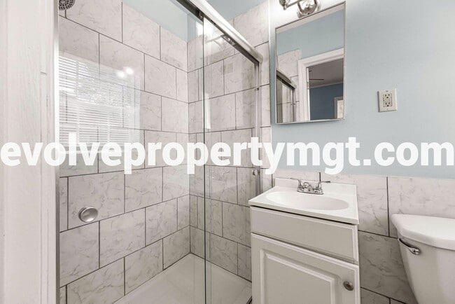 Building Photo - SPACIOUS CHARMING HOME!
