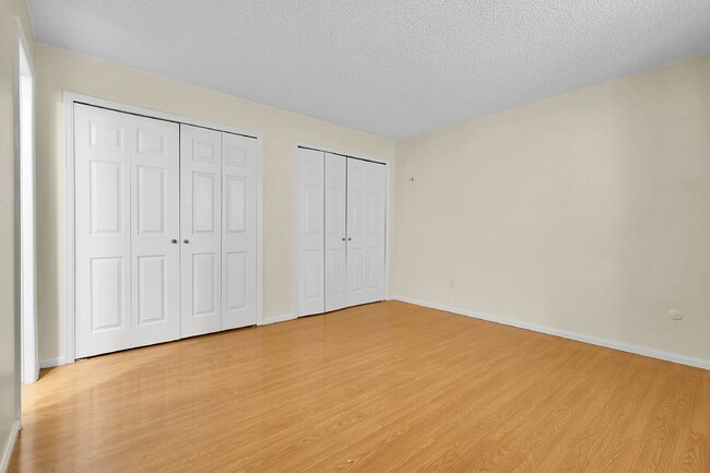 Building Photo - $2,695 - 5 Bed, 4 Bath Townhome in Aurora ...