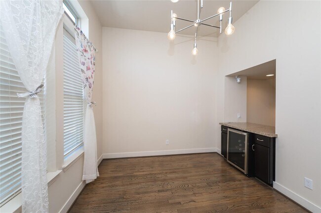 Building Photo - 4805 Jackson St