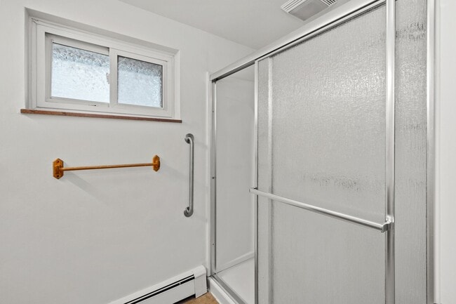 Building Photo - AVAILABLE AUGUST 1ST!! GORGEOUS 3 BEDROOM IN MUNHALL!