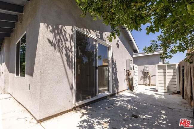 Building Photo - 5418 1/2 Smiley Dr