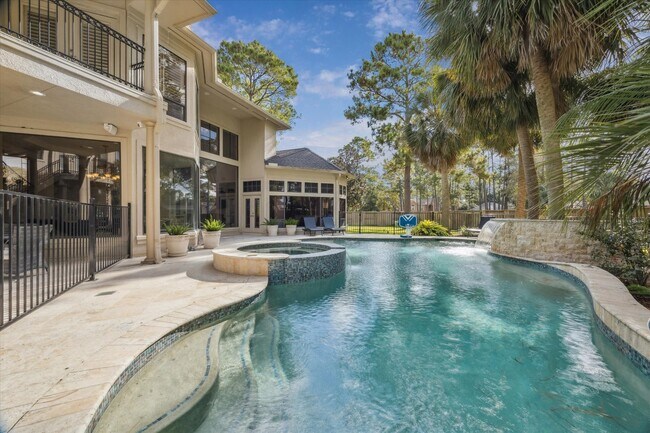 Building Photo - 600 Royal Oaks Dr