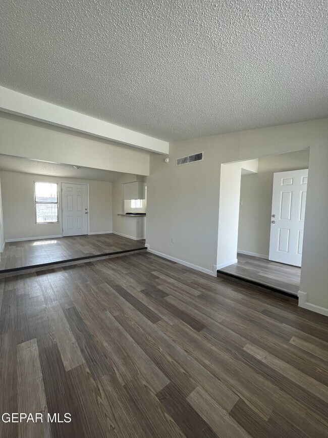 Building Photo - 312 Graphite Dr