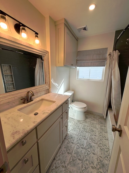 Building Photo - 1007 Emery St