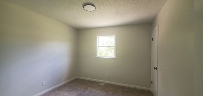 Building Photo - 483 Warmsprings Dr