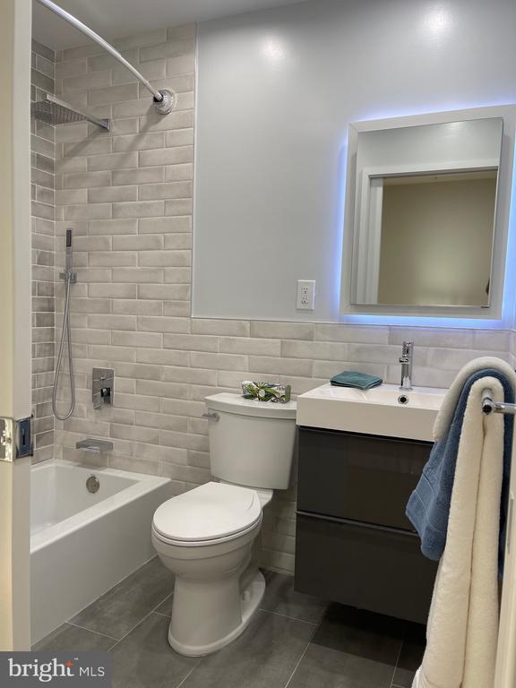 Building Photo - 519 G St SW