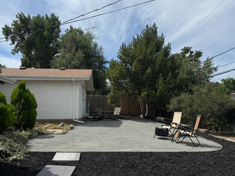 Building Photo - 6675 Fenton St