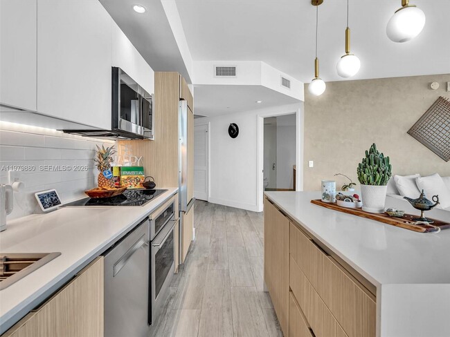 Building Photo - 121 NE 34th St