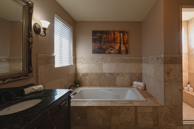 Building Photo - 1410 Encino Ave