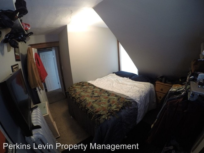 Building Photo - 735 Quincy St NE