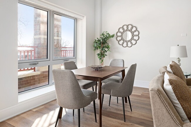 Building Photo - 1610 N Normandy Ave