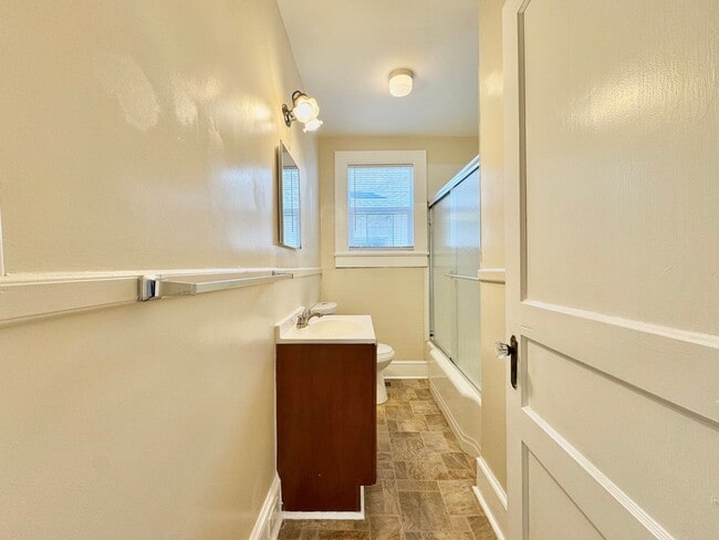 Building Photo - Adorable South Hill Charmer Waiting for YOU!