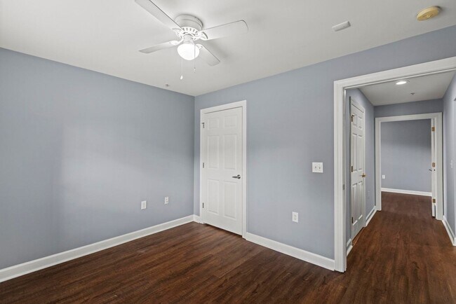 Building Photo - 2820 Bloomfield Ln