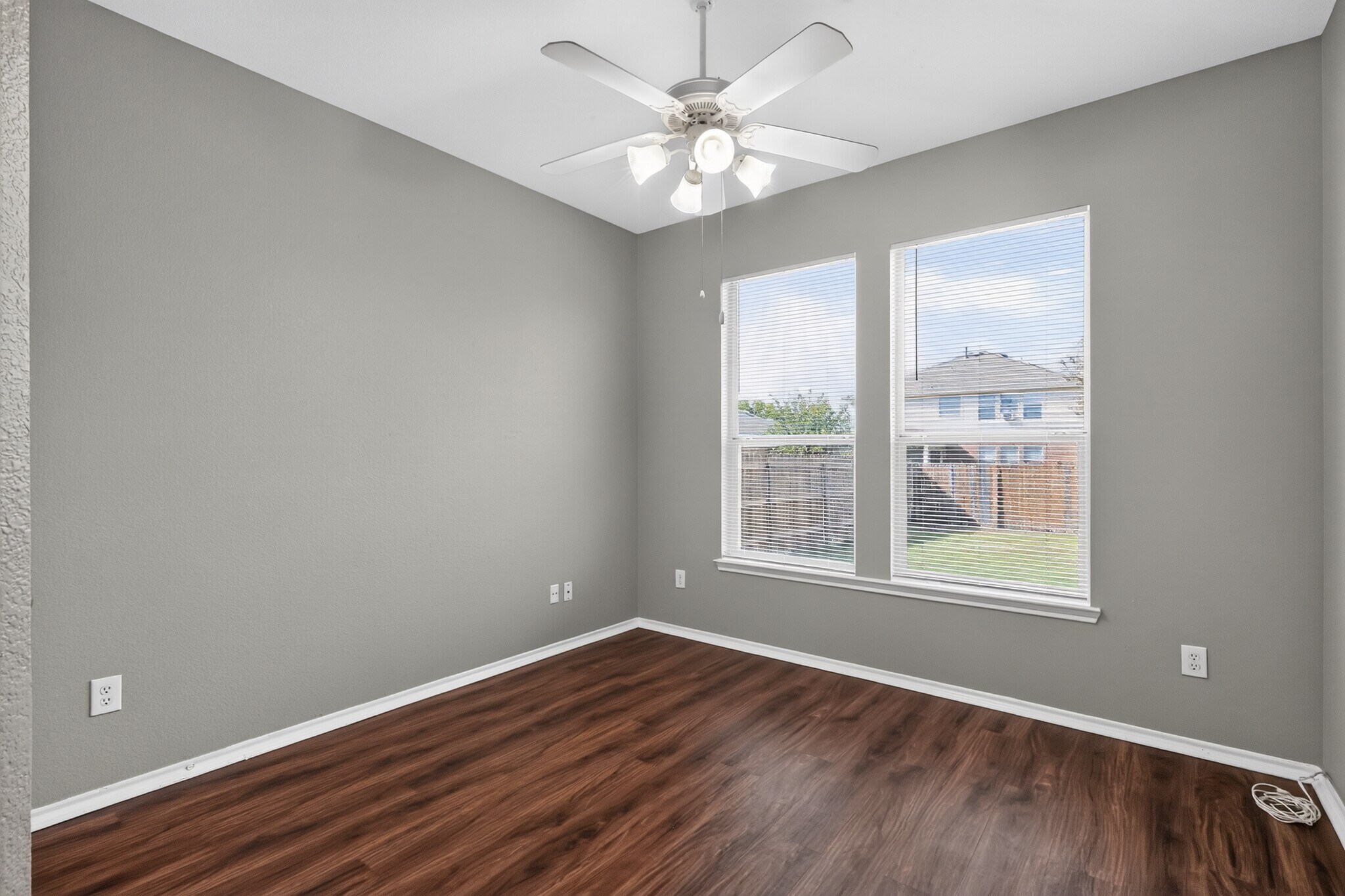 Building Photo - 217 Pinewood Trl