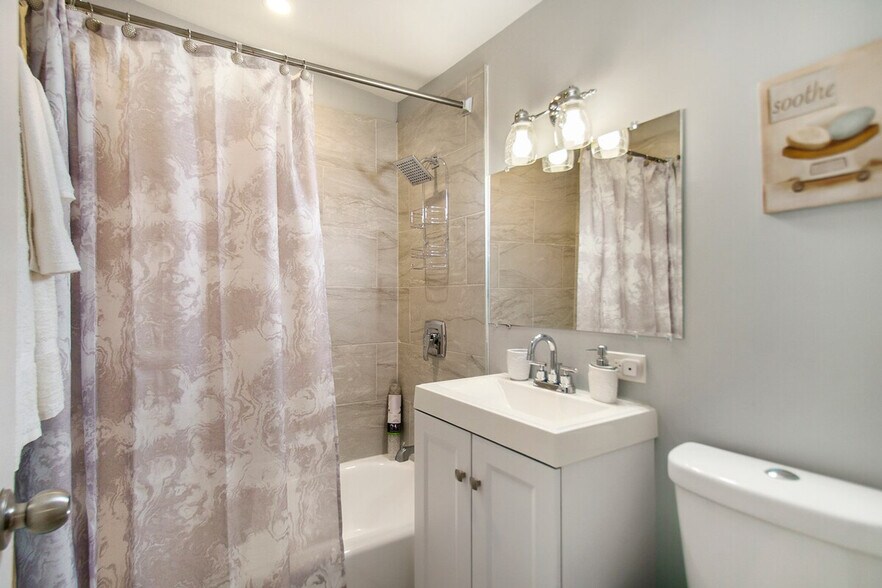 Building Photo - 506 Wilson Ave