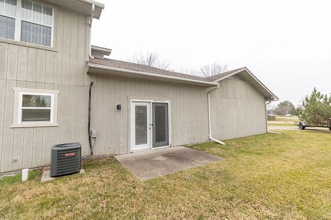 Building Photo - 3411 Crossings Dr