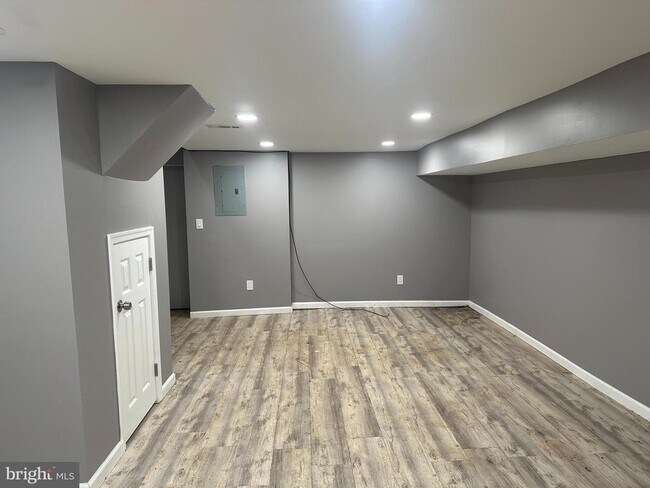 Building Photo - 1438 Knorr St
